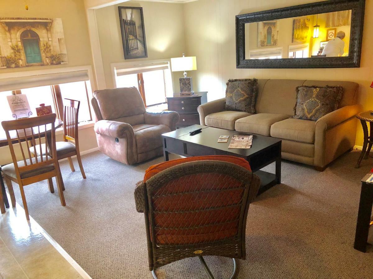 Galena Penthouse Overlooking Main Street With Free Off Street Parking Exterior foto